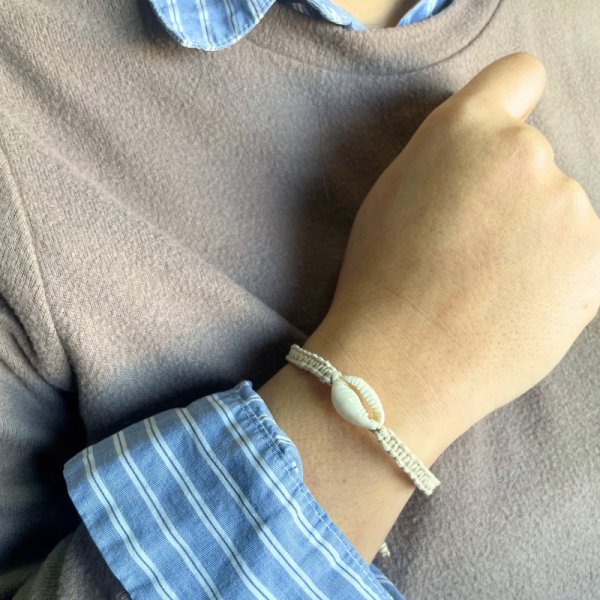(image for) Handmade Friendship Bracelets - Cowrie Chums Shell (asst)