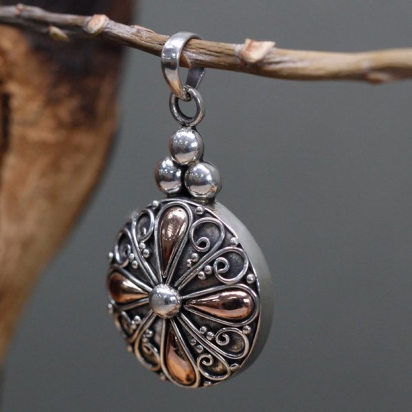 (image for) Silver & Gold Pendant - Classic Round
